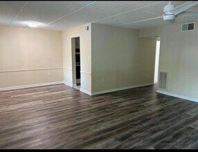 2319 W Bristol Ave in Tampa, FL - Building Photo - Building Photo