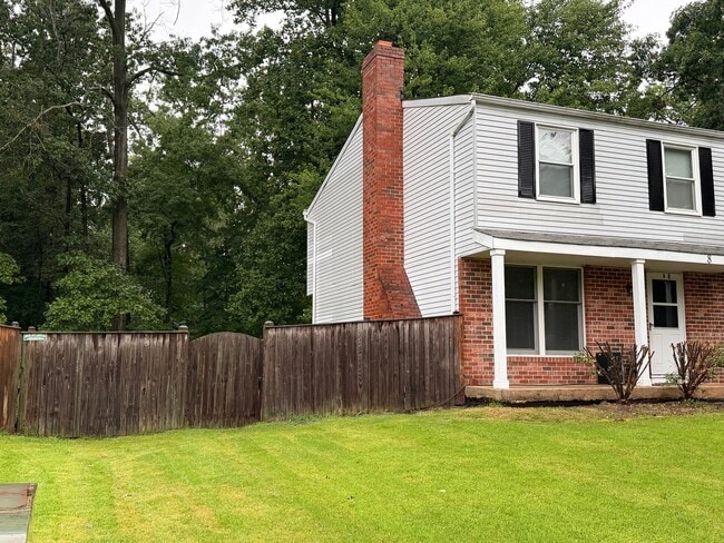 property at 8 Lineage Ct