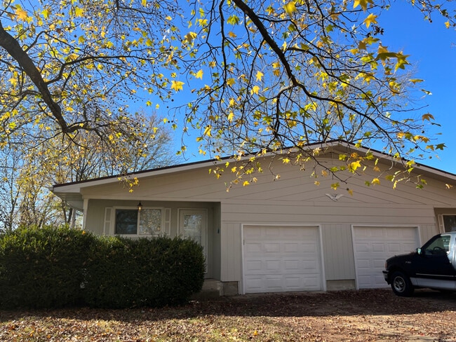 16 Marion Dr