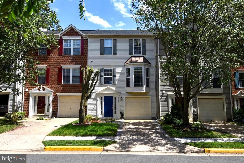 21786 Mornington Cresent Terrace in Sterling, VA - Building Photo
