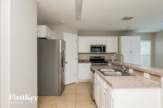 6942 Exeter Park Pl in Apollo Beach, FL - Building Photo - Building Photo