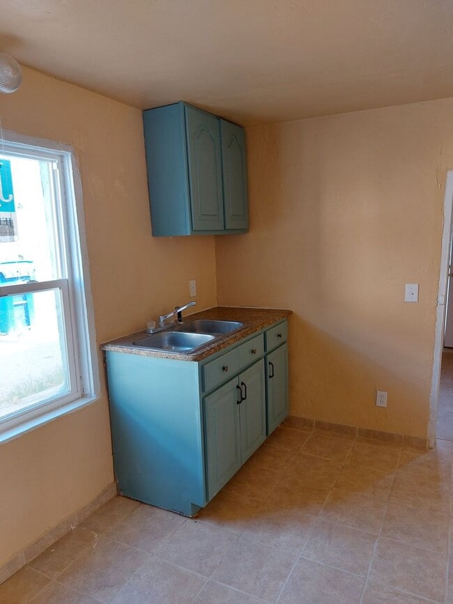 310 Augustine Ave in Las Cruces, NM - Foto de edificio - Building Photo