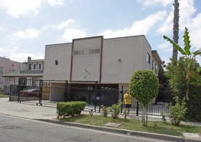 5832 Willoughby Ave in Los Angeles, CA - Building Photo