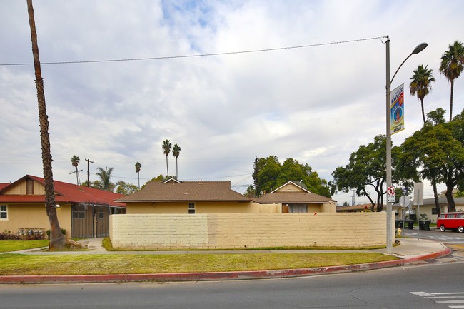 1517 W Ball Rd in Anaheim, CA - Building Photo - Other