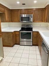 21500 Califa St, Unit 102 in Woodland Hills, CA - Foto de edificio - Building Photo