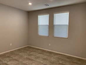 5973 Icicle Falls Ave in Las Vegas, NV - Building Photo - Building Photo