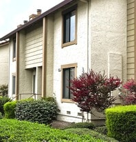 180 Park Place Dr in Petaluma, CA - Building Photo