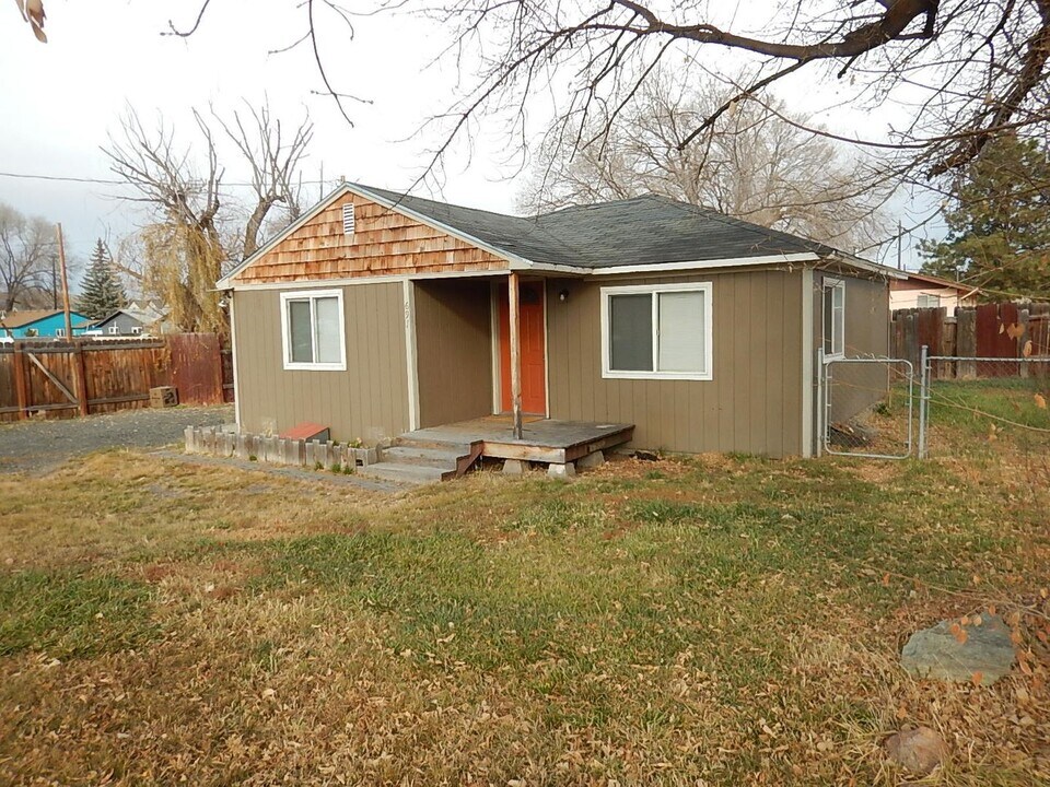 691 NW 9th St in Prineville, OR - Building Photo