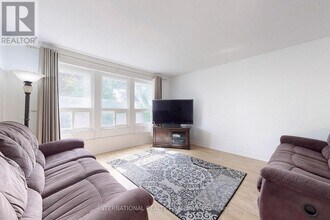 12 Briarfield Dr in Toronto, ON - Building Photo - Building Photo