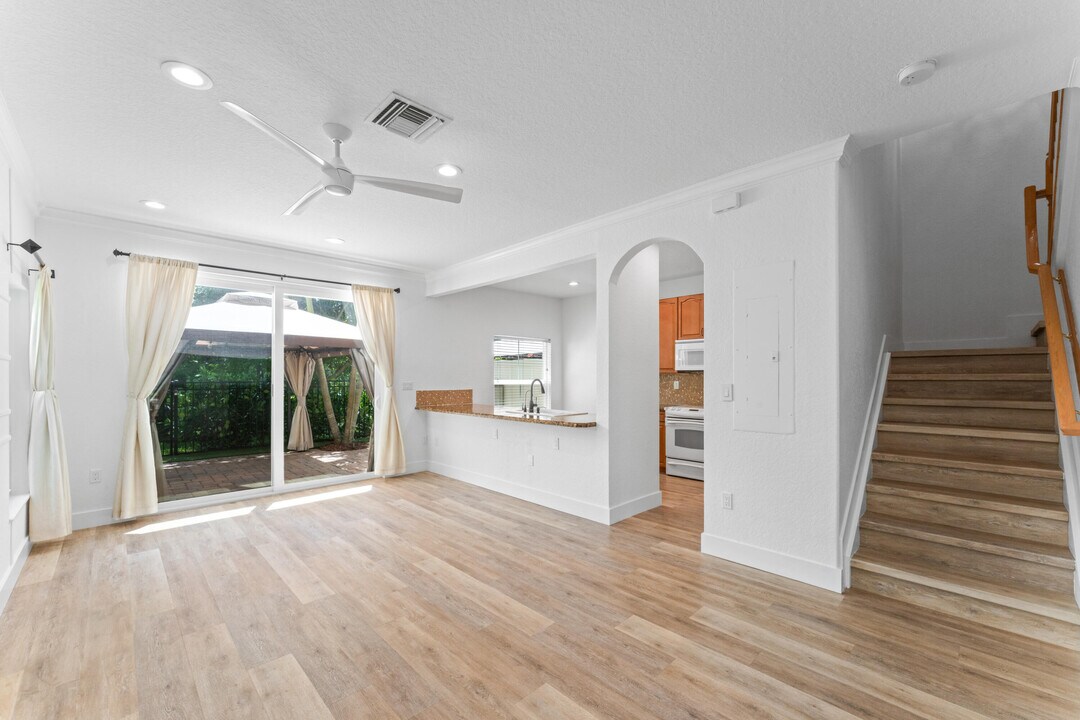 100 Monterey Bay Dr in Boynton Beach, FL - Building Photo