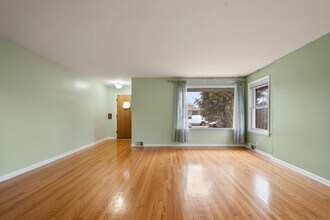 5840 N Kimball Ave in Chicago, IL - Building Photo - Building Photo