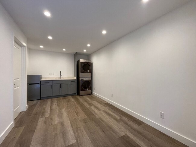 938 Ingerson Ave in San Francisco, CA - Building Photo - Building Photo