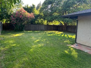 2921 Jolyn Way in Chico, CA - Building Photo - Building Photo