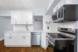 2851 W Bay Ave in Tampa, FL - Foto de edificio - Building Photo
