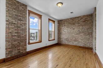 3401 W Armitage Ave, Unit #  03E in Chicago, IL - Foto de edificio - Building Photo