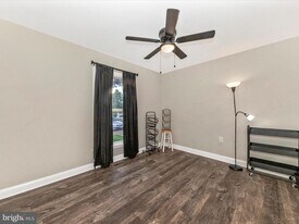 14004 Daleshire Way in Burtonsville, MD - Building Photo