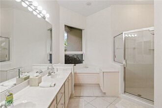 3400 Riviera Lakes Ct in Bonita Springs, FL - Foto de edificio - Building Photo