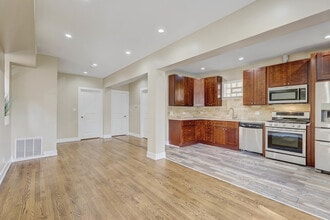 5040 W Berenice Ave in Chicago, IL - Building Photo - Building Photo