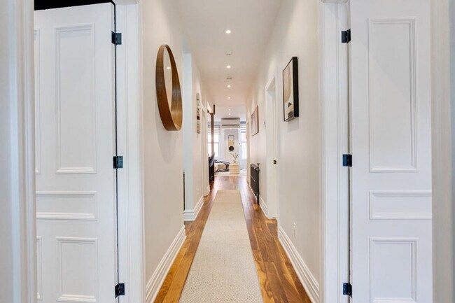 5585 Rue Clark in Montréal, QC - Building Photo - Building Photo