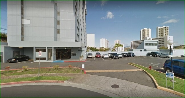 3045 Ala Napuaa Pl, Unit 812 in Honolulu, HI - Building Photo - Building Photo