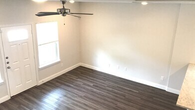 9214 Nyssa Ave in Houston, TX - Foto de edificio - Building Photo