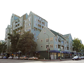 Frank G Mar Apartments in Oakland, CA - Foto de edificio - Building Photo