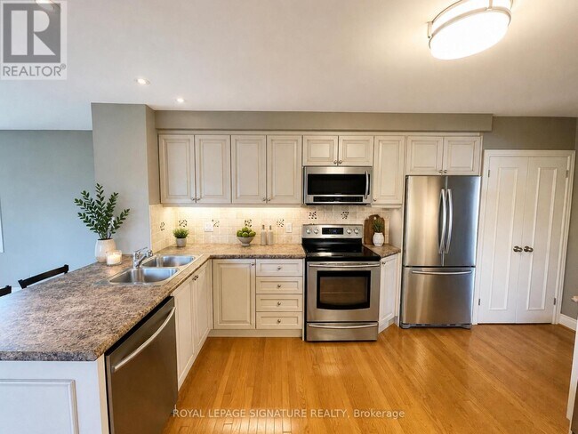 48 Carsbrooke Rd in Toronto, ON - Building Photo - Building Photo