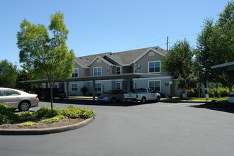 Lakepoint at Inland Shores in Salem, OR - Building Photo - Building Photo