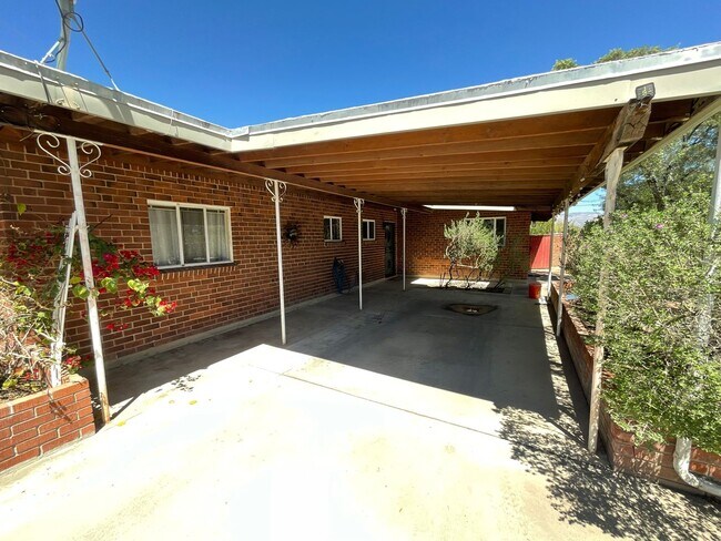 6901 E 4th St in Tucson, AZ - Building Photo - Building Photo