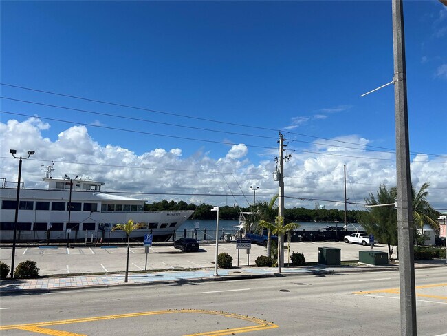 1315 N Ocean Dr in Hollywood, FL - Building Photo - Building Photo