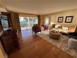 9051 Gulf Shore Dr-Unit -103 in Naples, FL - Foto de edificio - Building Photo