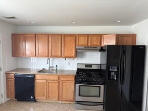 240 Dartmouth Loop in Staten Island, NY - Building Photo - Building Photo