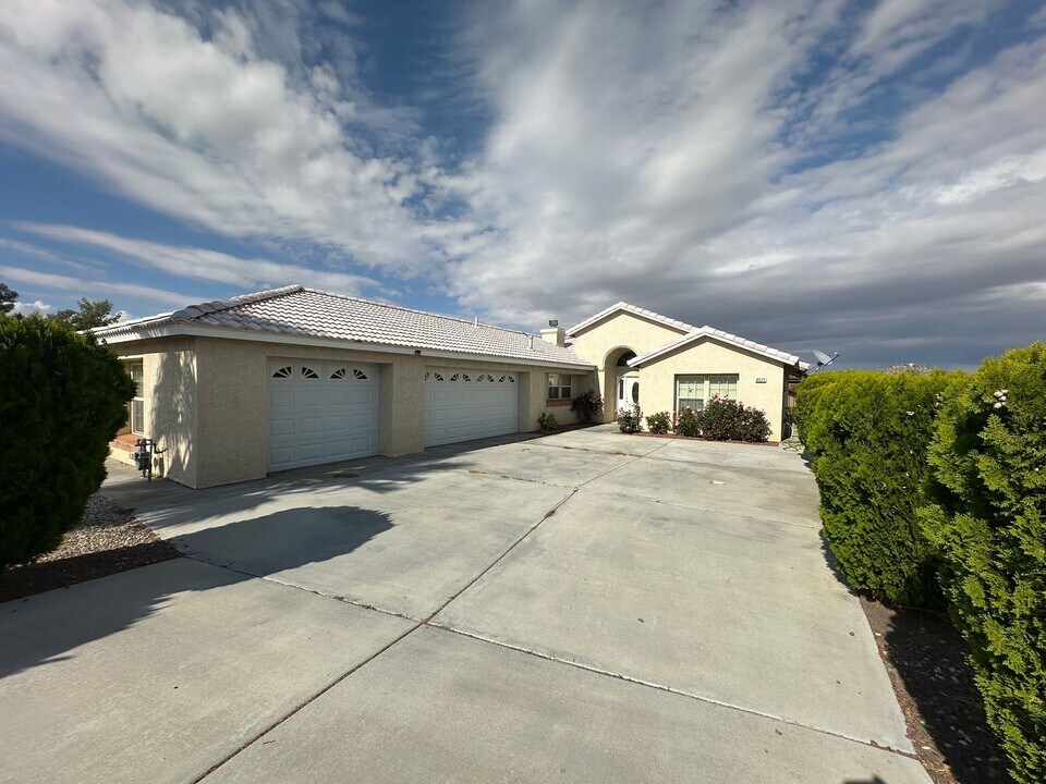 8520 Bolero Dr in Yucca Valley, CA - Building Photo
