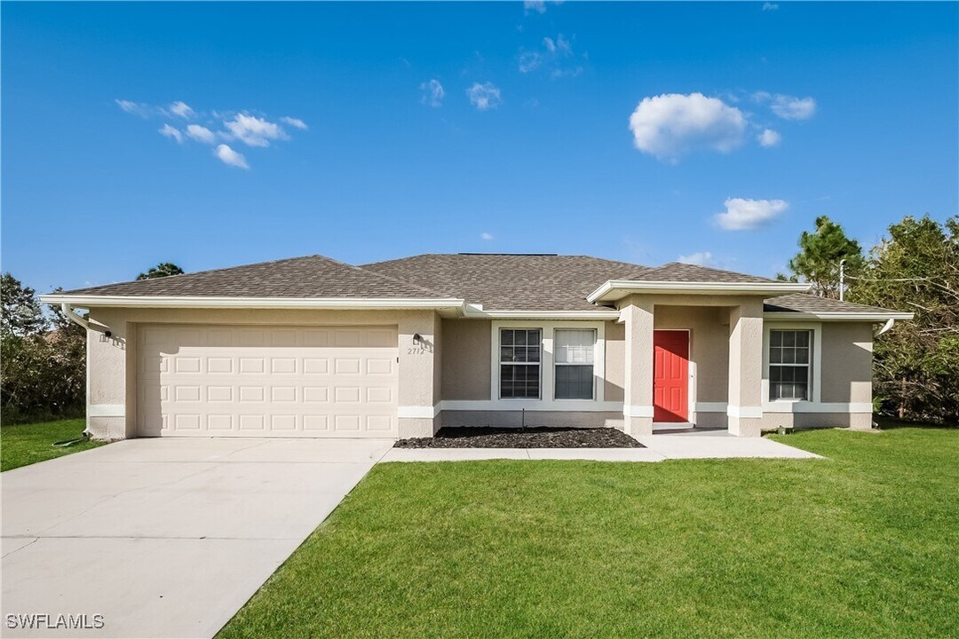 2712 53rd St W in Lehigh Acres, FL - Building Photo
