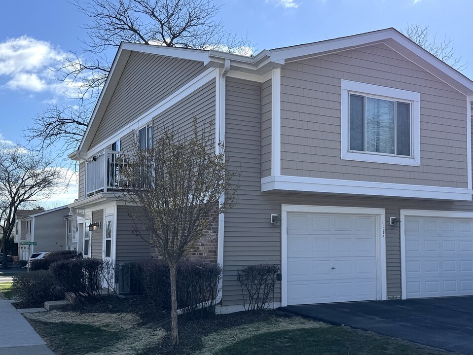 1115 Eisenhower Ct in Vernon Hills, IL - Building Photo