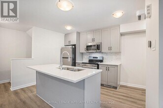 1130 Creekway Private in Ottawa, ON - Building Photo - Building Photo