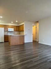 938-940-940 Boardwalk Ave NE in Keizer, OR - Building Photo - Building Photo