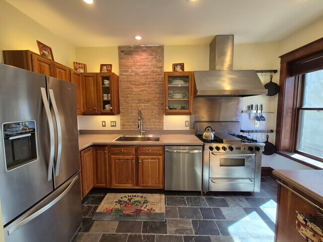 1311 Yale Pl in Minneapolis, MN - Building Photo - Building Photo