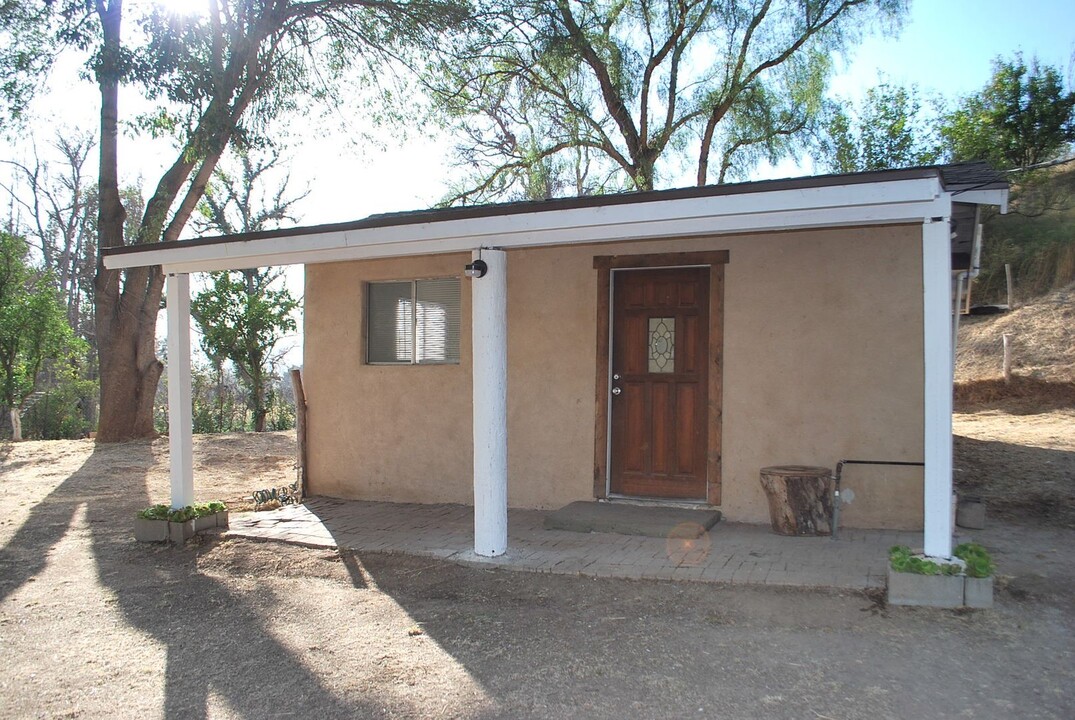 17000 S Mountain Rd in Santa Paula, CA - Foto de edificio