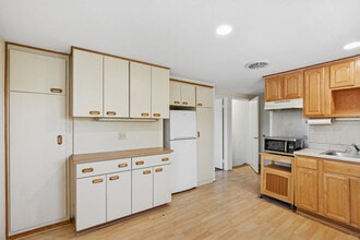 17 Columbia Rd in Hicksville, NY - Foto de edificio - Building Photo