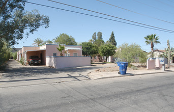 Cottage Court in Tucson, AZ - Building Photo - Building Photo