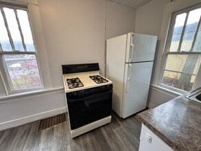 1404 W Michigan Ave in Kalamazoo, MI - Foto de edificio - Building Photo