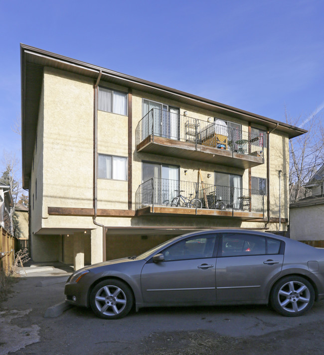 807 4th Ave NW in Calgary, AB - Building Photo - Building Photo