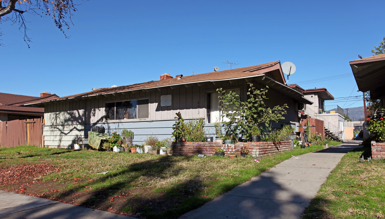 4652 Canoga St in Montclair, CA - Building Photo