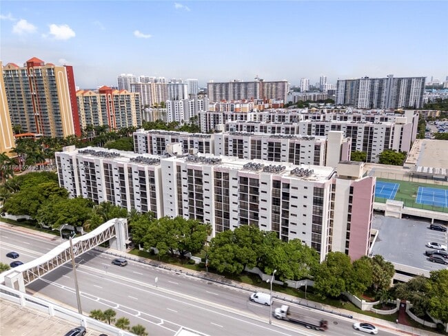 16909 N Bay Rd in Sunny Isles Beach, FL - Building Photo - Building Photo