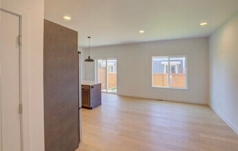 911 Washington Ave S in Long Beach, WA - Building Photo - Building Photo