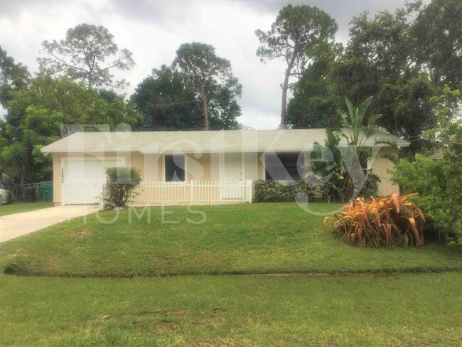 property at 1252 SW Goodman Ave