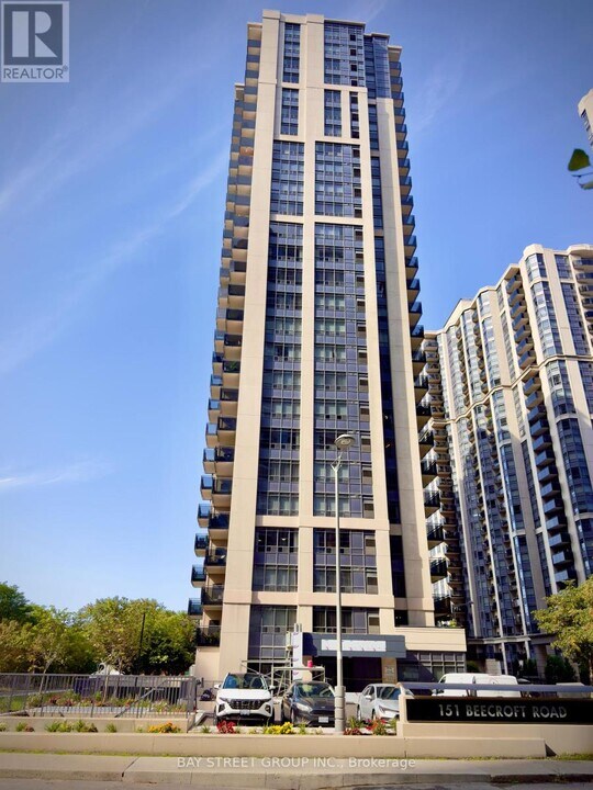 151 Beecroft Rd in Toronto, ON - Building Photo