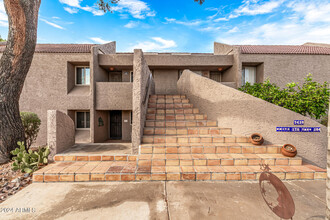 7428 N Vía Camello Del Norte in Scottsdale, AZ - Building Photo - Building Photo