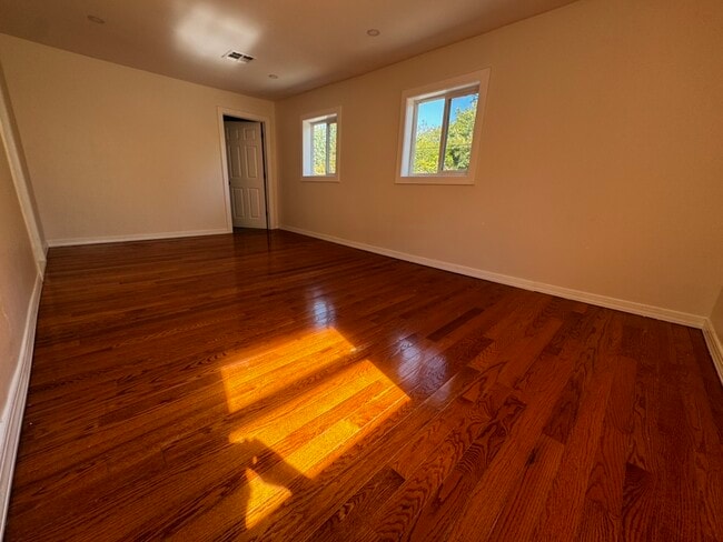 1018 Huguenot Ave, Unit Floor 2 in Staten Island, NY - Building Photo - Building Photo